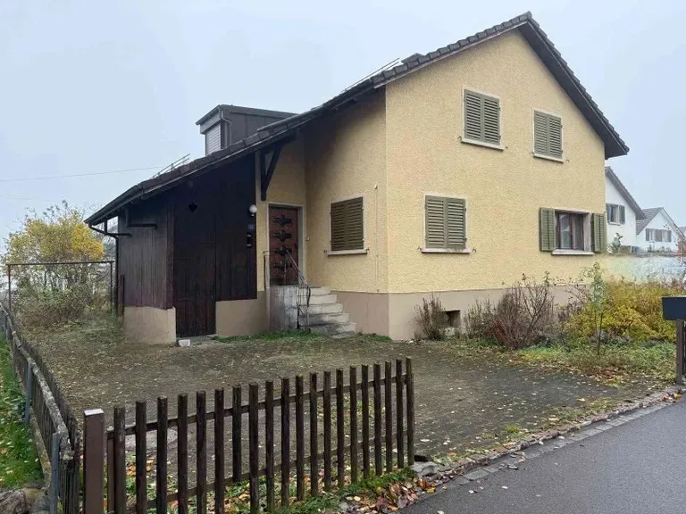 5.5 Zimmer freistehendes Einfamilienhaus