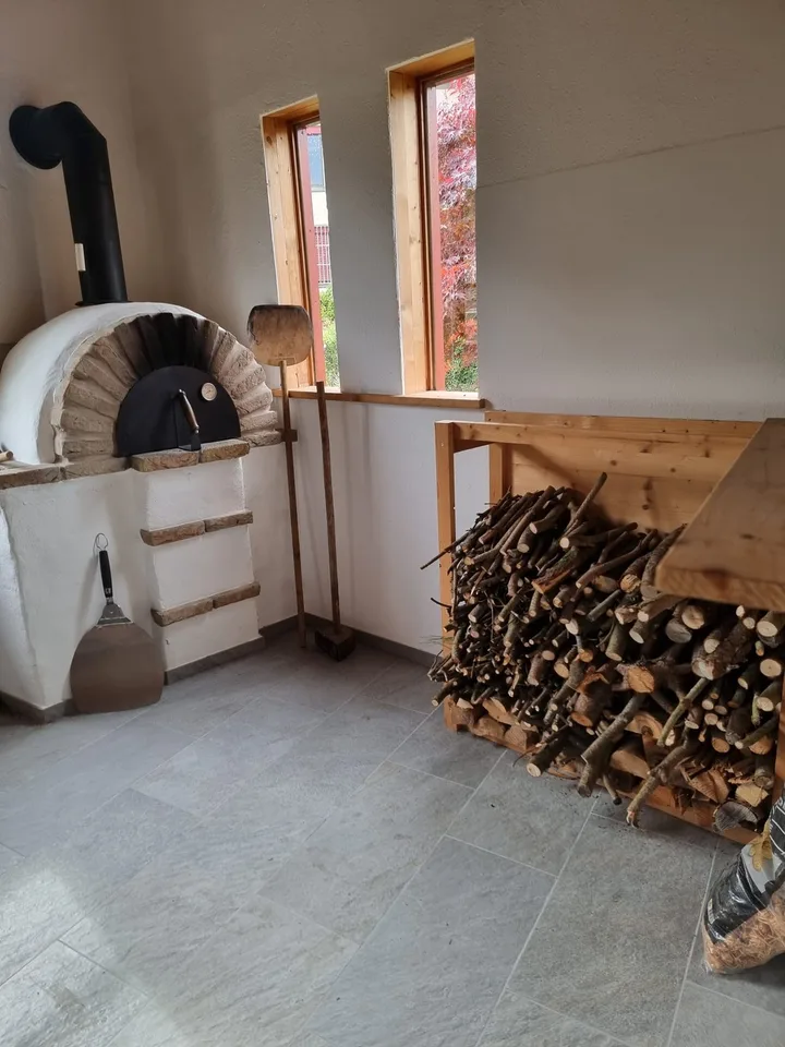 Grosszügiges Wohnen im Bauernhaus – 30 m² Zimmer mit Option auf ein zweites Zimmer, eigenem Bad und Garten (Schlatt TG)