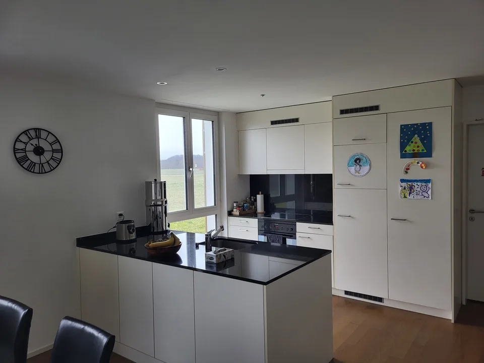 4,5-Zimmer-Wohnung ideal für Familien oder alle, die ein ruhiges Leben im Grünen suchen.  Perfekte Nachbarschaft und Umgebung.