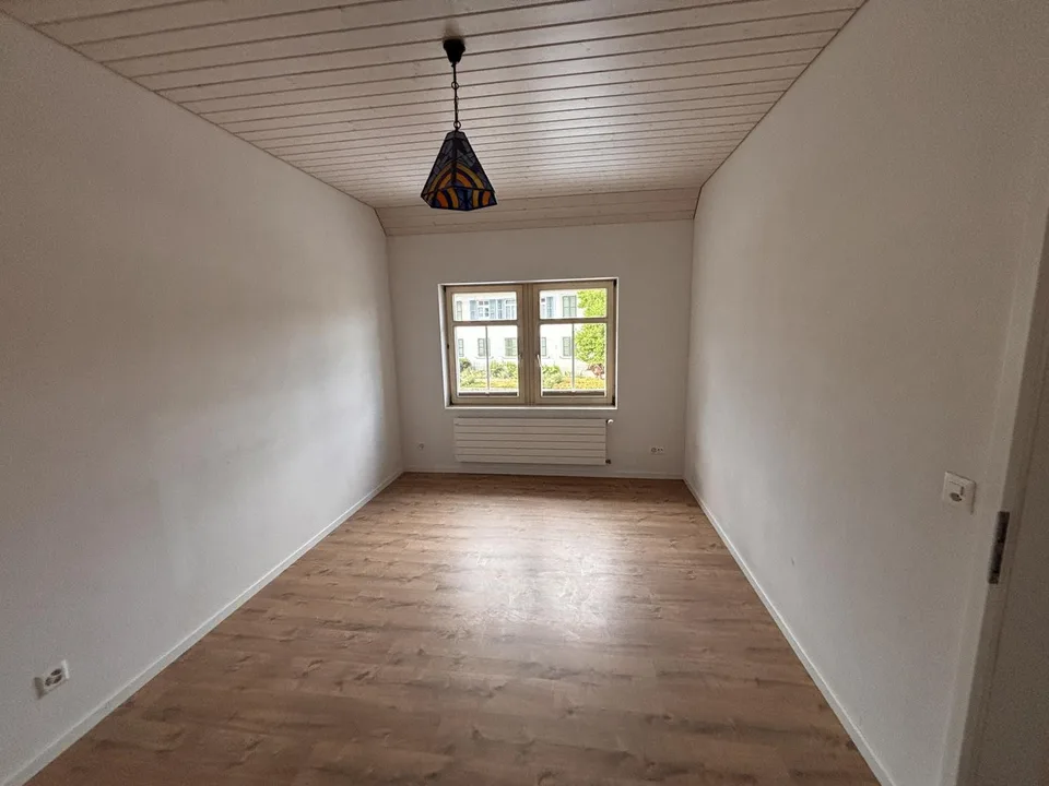 Befristete grosszügige 5.5 Zi Wohnung mit grosser Südterasse per sofort zu vermieten