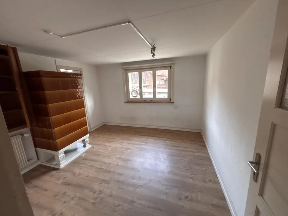 Befristete grosszügige 5.5 Zi Wohnung mit grosser Südterasse per sofort zu vermieten