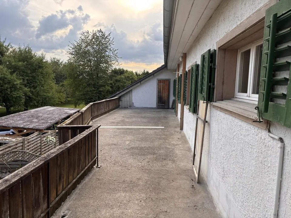 Befristete grosszügige 5.5 Zi Wohnung mit grosser Südterasse per sofort zu vermieten