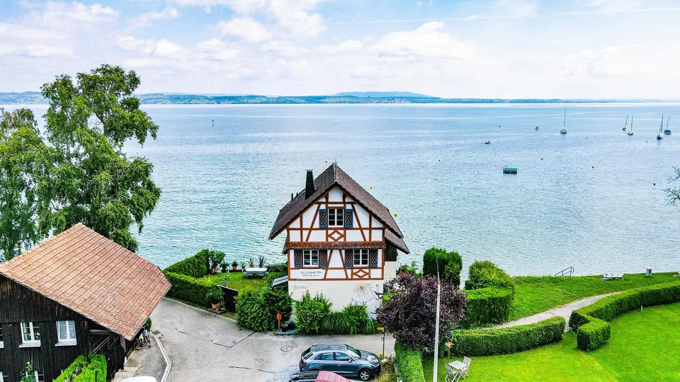 Idyllisches Riegelhaus direkt am See
