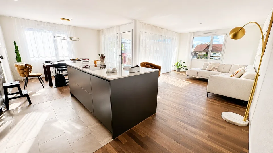 Modern 4.5-Room Apartment with Panoramic Views in Niederweningen