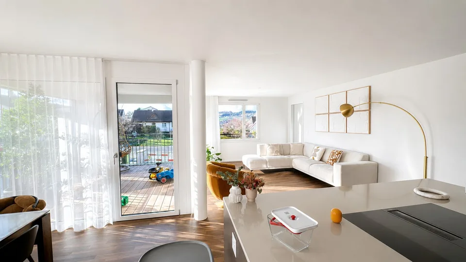 Modern 4.5-Room Apartment with Panoramic Views in Niederweningen