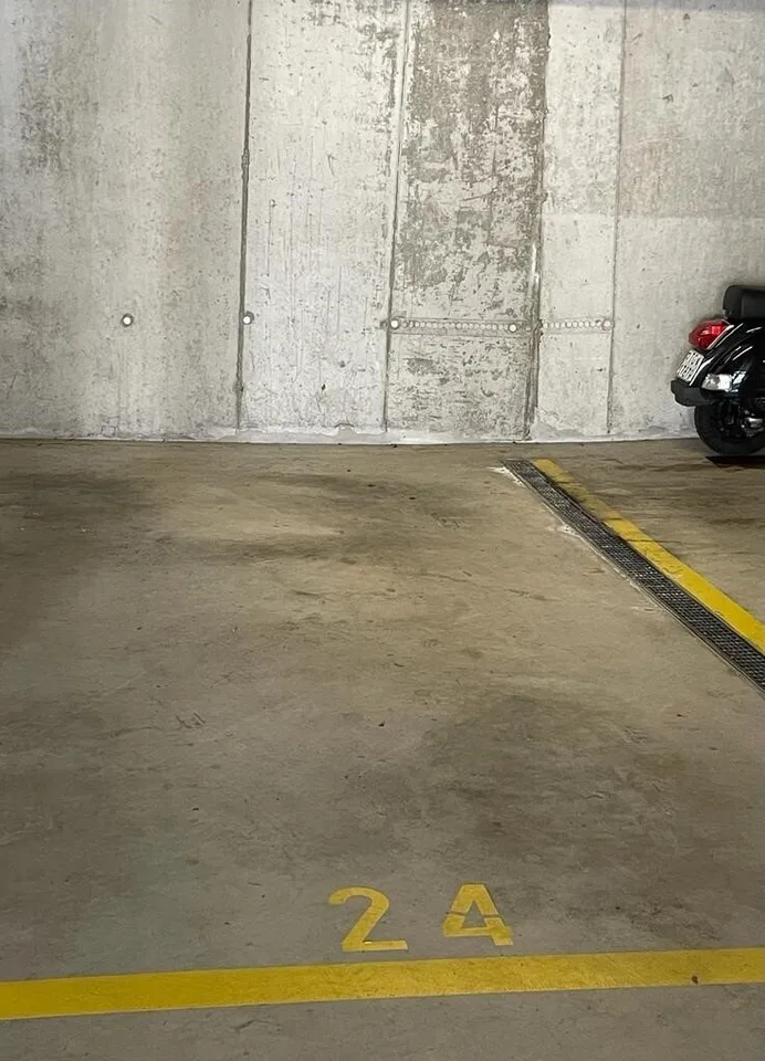 Geschützter Autoabstellplatz in Tiefgarage frei