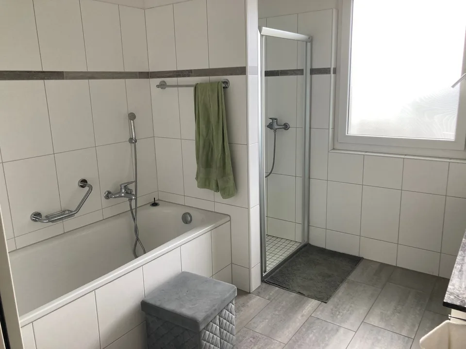 Attika-WG mit großem Balkon und Sauna