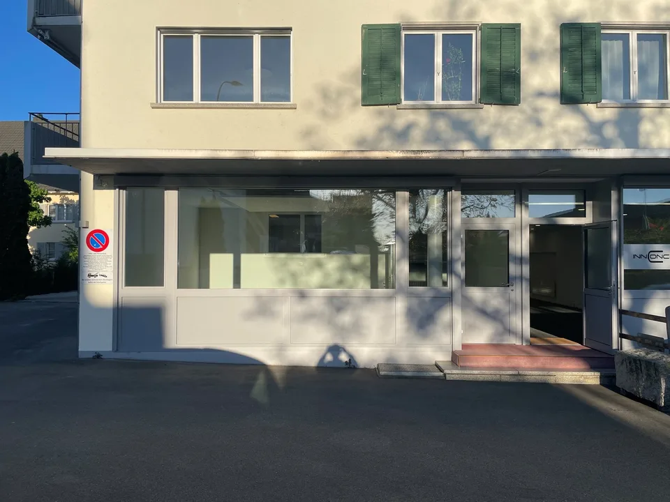 Helles 35m2 Büro/Studio. Nur wenige Gehminuten vom Bahnhof Felben-Wellhausen entfernt.