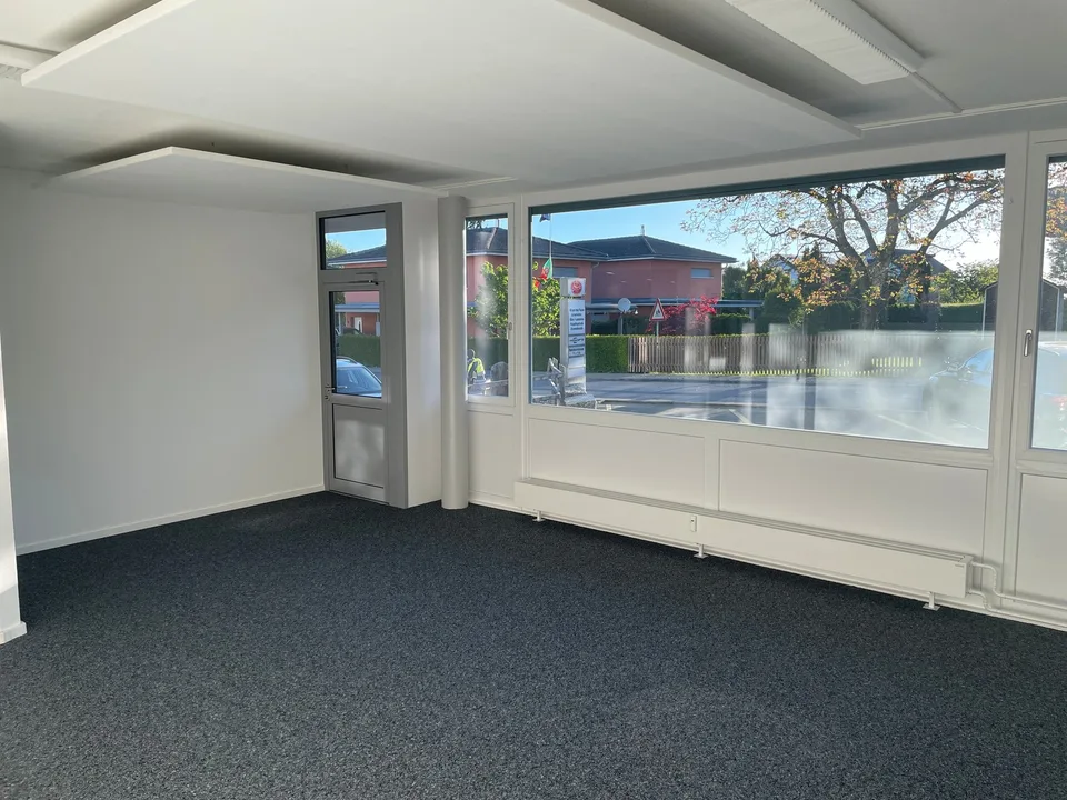 Helles 35m2 Büro/Studio. Nur wenige Gehminuten vom Bahnhof Felben-Wellhausen entfernt.