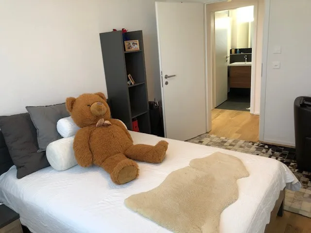 Möbliertes Zimmer 12.91m2 + eigenes Bad mit begehbarer Dusche 4.69m»