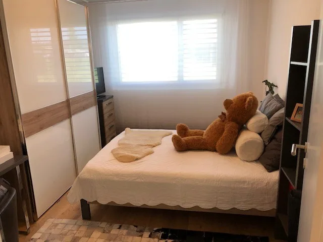 Möbliertes Zimmer 12.91m2 + eigenes Bad mit begehbarer Dusche 4.69m»