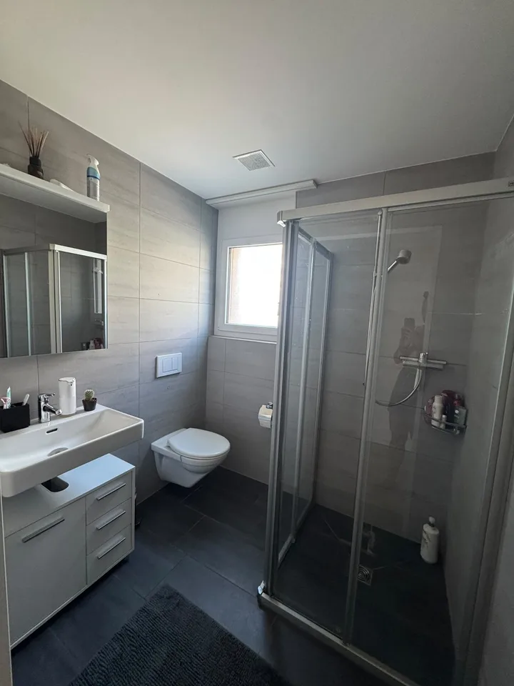 Helle 4.5-Zimmer-Erdgeschosswohnung – ruhige Lage, nahe Bahnhof