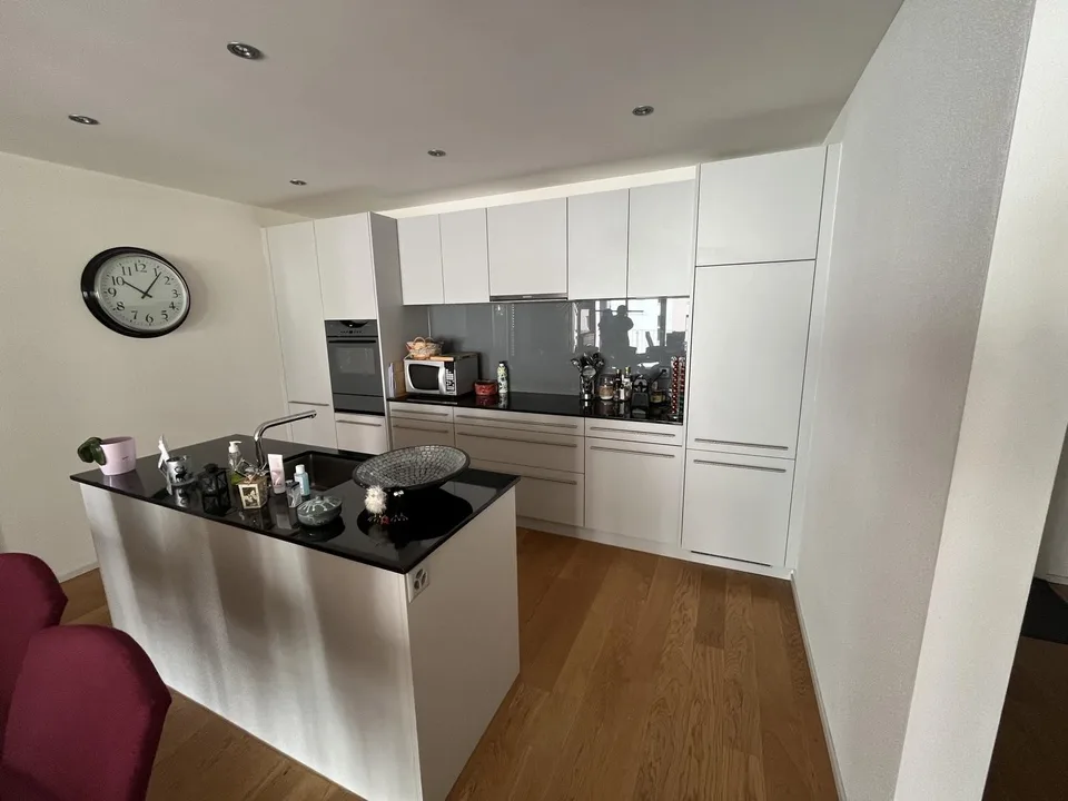 Moderne 3.5-Zimmer-Eigentumswohnung mit grossem Balkon und Tiefgaragenplatz