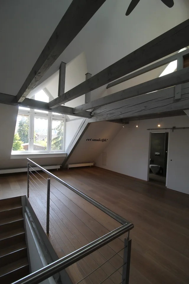 Aussergewöhnliche Loft-Maisonette mit Galerie – stilvoll wohnen nähe See