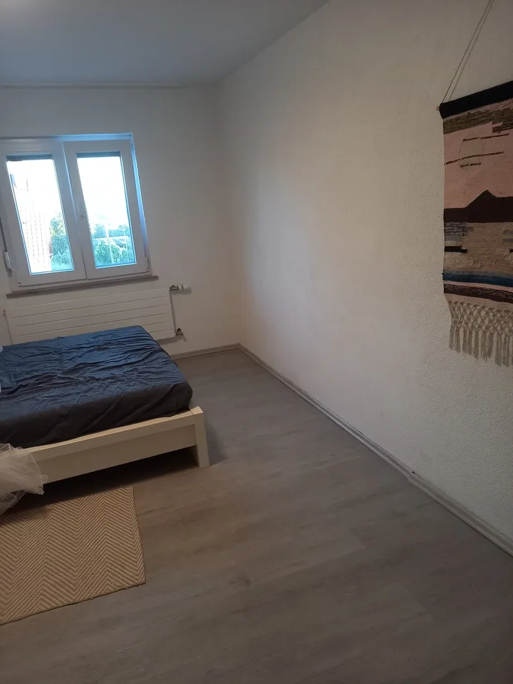Großzügige 2,5 Zimmer Wohnung in schöner Umgebung zu vermieten