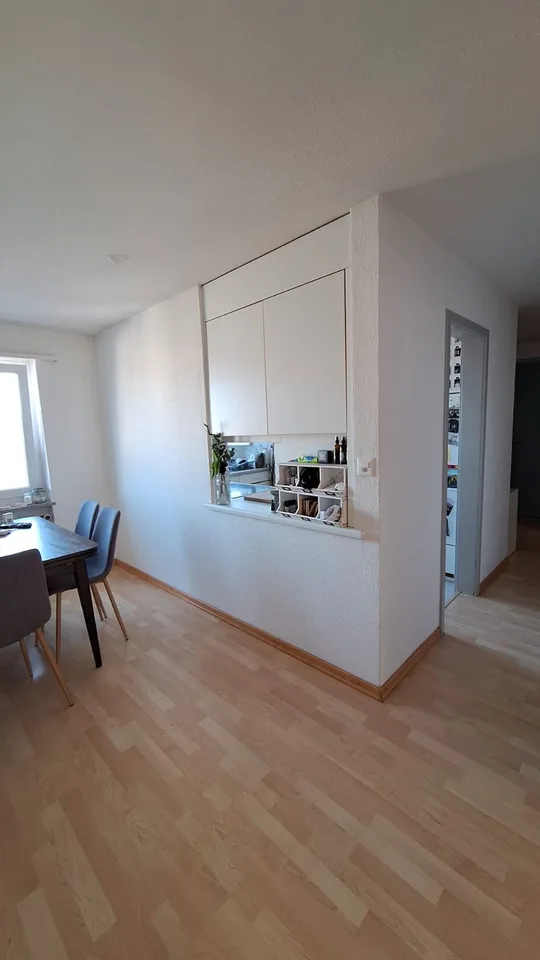 WG Zimmer in einer 4 Zimmerwohnung zu vermieten