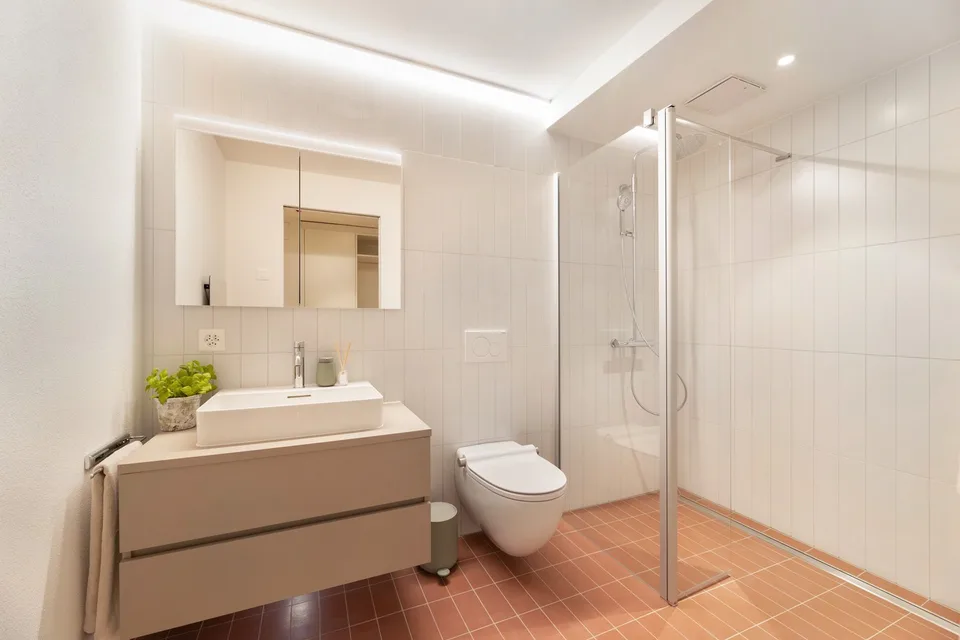 Klimatisierte 2.5 Zimmerwohnungen mit Concierge, Fitness und Pool