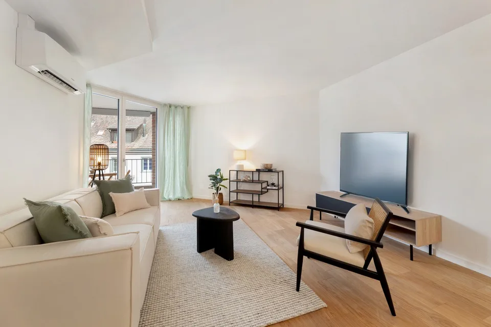 Klimatisierte 2.5 Zimmerwohnungen mit Concierge, Fitness und Pool