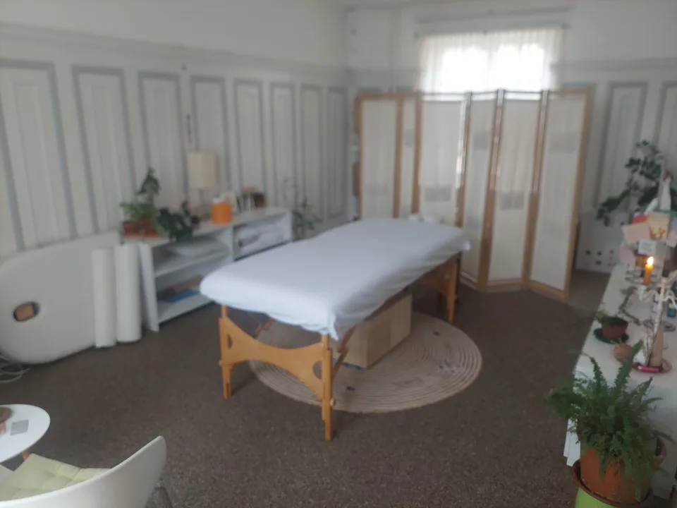Komplett eingerichteter Therapieraum zu vermieten