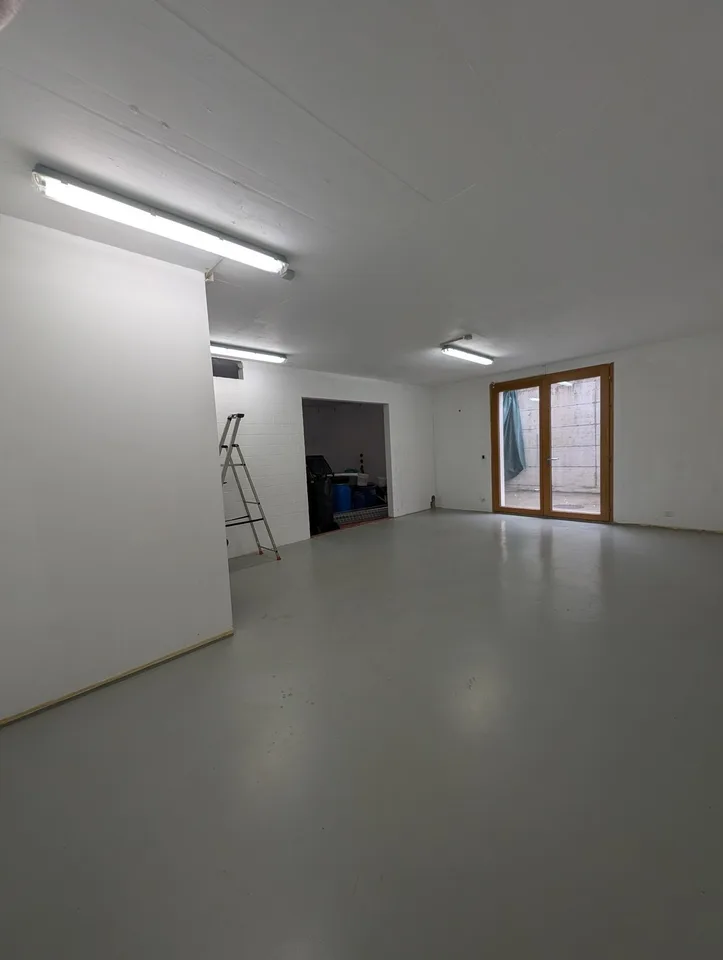 Vielseitig nutzbarer Gewerberaum / Büro / Werkstatt