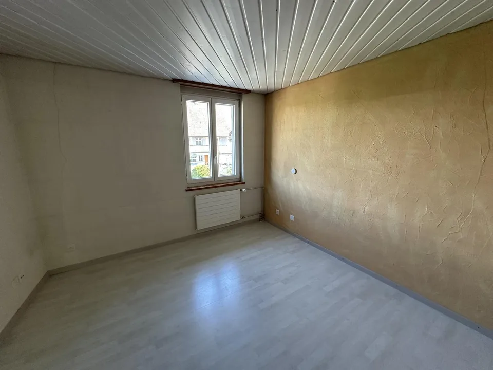 Charmanter 4.5-Zimmer-Hausteil mit Terrasse, Garten und Kachelofen in Rekingen – Foto 17 von 20