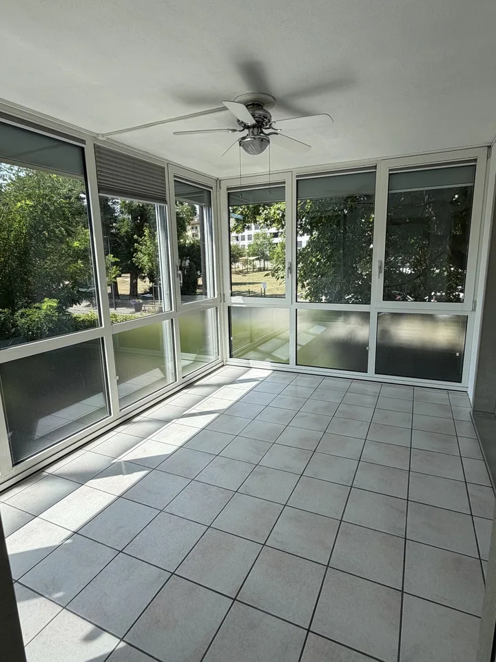 Grosszügige 3.5 Zimmer-Wohnung-107 m² -mit Wintergarten, Kamin, Balkon