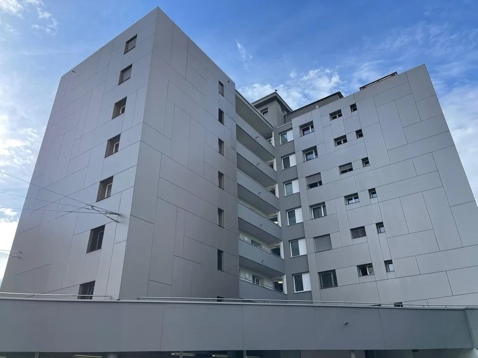 1 Gratis Mietzins - Motorradplatz in Neuhausen zu vermieten !