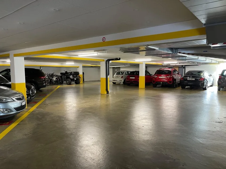 1 Gratis Mietzins - Motorradplatz in Neuhausen zu vermieten !