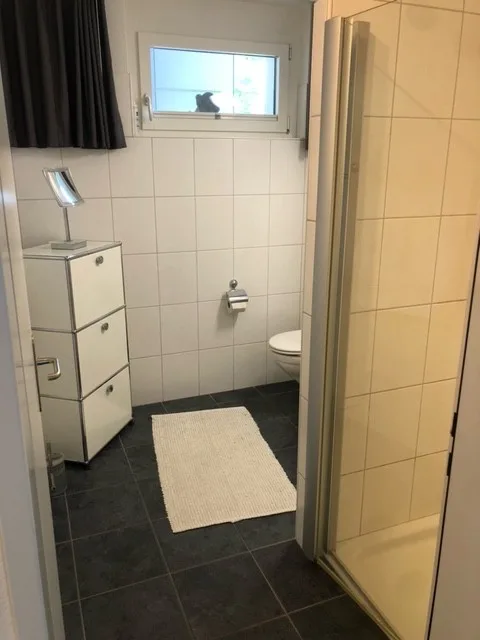 Ruhiges Zimmer für Wochenaufenthalter – ideal für Fachkräfte (6- X Monate)