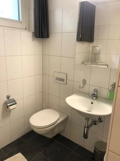 Ruhiges Zimmer für Wochenaufenthalter – ideal für Fachkräfte (6- X Monate)