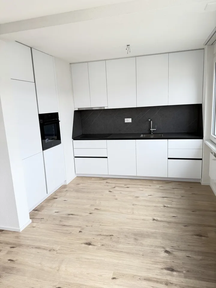 Moderne totalsanierte 4.5-Zimmer-Wohnung mit Balkon und Garage in Böttstein