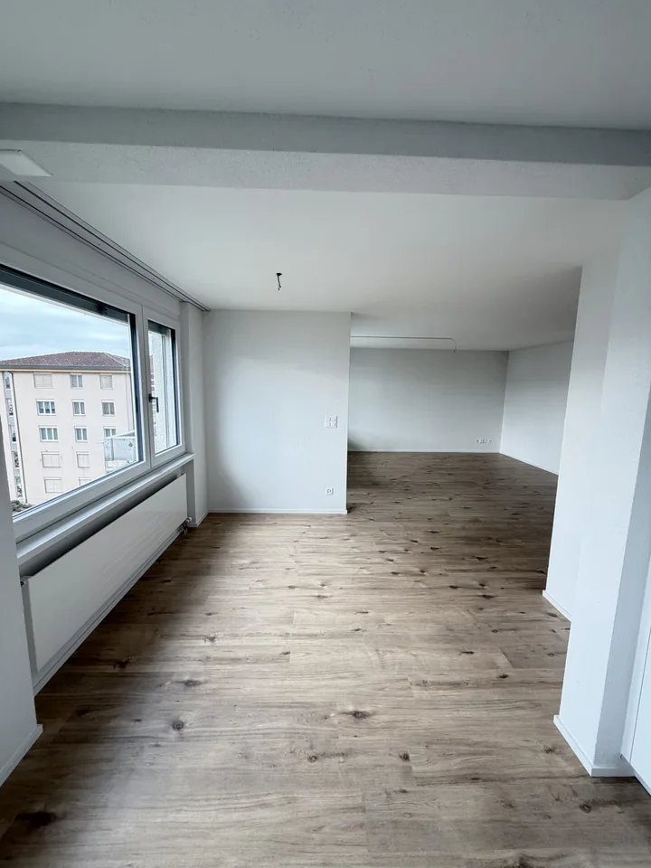 Moderne totalsanierte 4.5-Zimmer-Wohnung mit Balkon und Garage in Böttstein