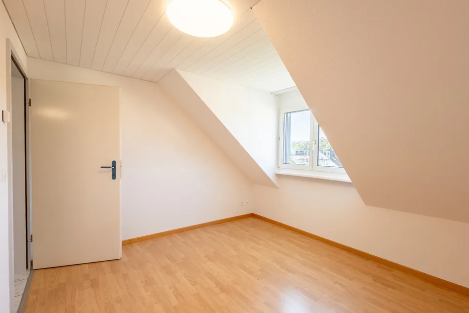 Gemütliche 2.5 Zimmer Dachwohnung in Sulgen
