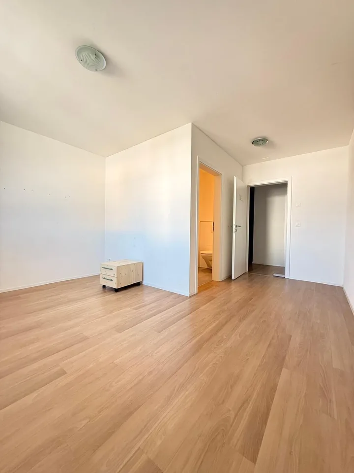 Moderne Studiowohnung mit Balkon an zentraler Lage