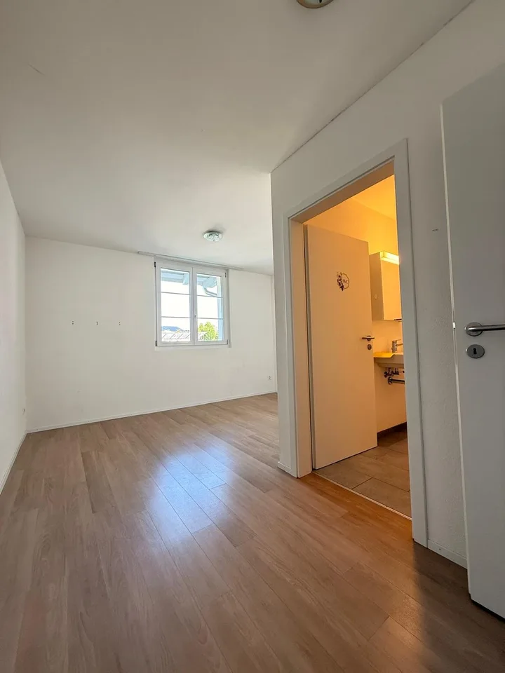 Moderne Studiowohnung mit Balkon an zentraler Lage
