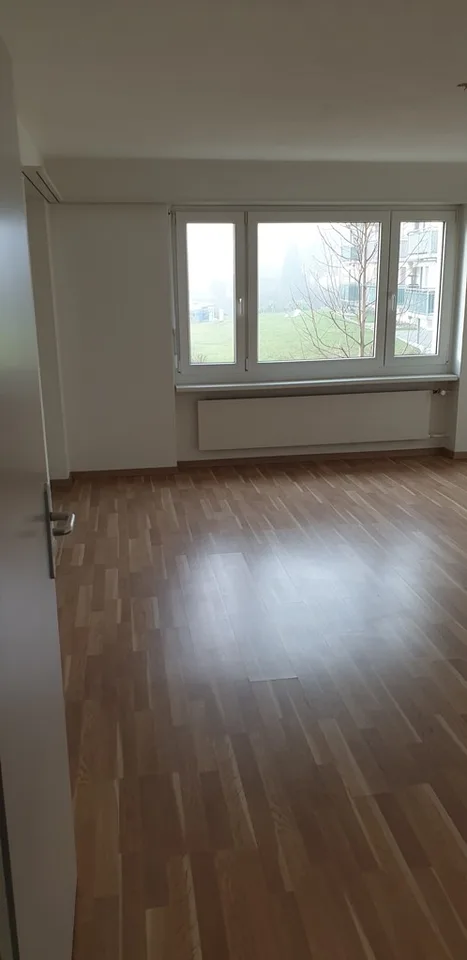 Zu vermieten  4.5 Zi Wohnung mit Balkon