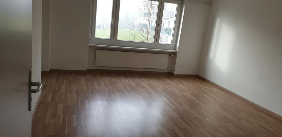 Zu vermieten  4.5 Zi Wohnung mit Balkon