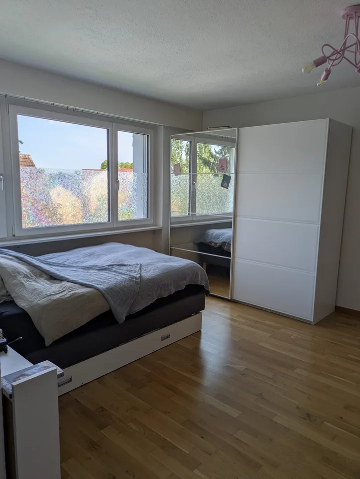 Helle und grosszügige 1.5-Zimmer-Wohnung in Robenhausen mit viel Stauraum