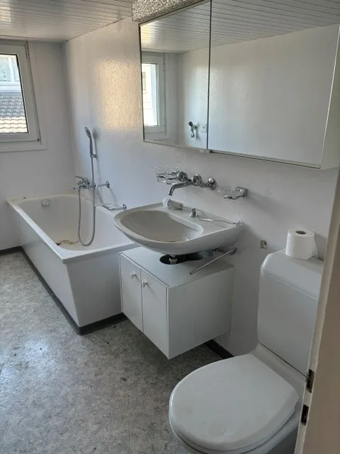 Älteres Reihen Wohnhaus zu verkaufen. Einseitig angebaut. – foto 9 di 10