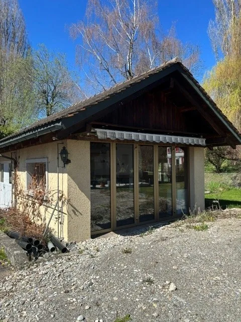 Älteres Reihen Wohnhaus zu verkaufen. Einseitig angebaut.