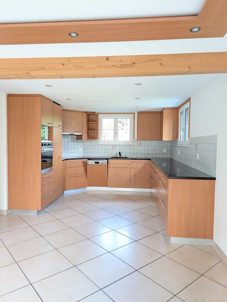 5.5-Zi-Maisonette Attika (127m²) im Zentrum: 2 min zu Bahnhof/Migros, 30min SG, 40min Zürich, mit Garten & Bergsicht