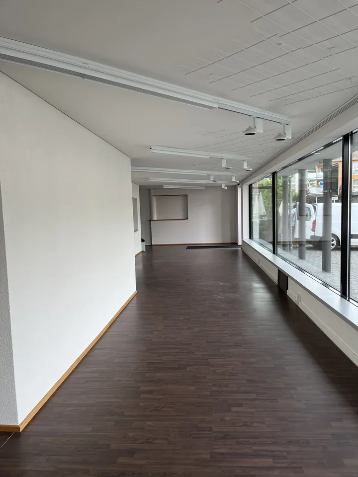 Top Gewerbefläche im Zentrum – 130 m² mit Schaufenster & Parkplätzen