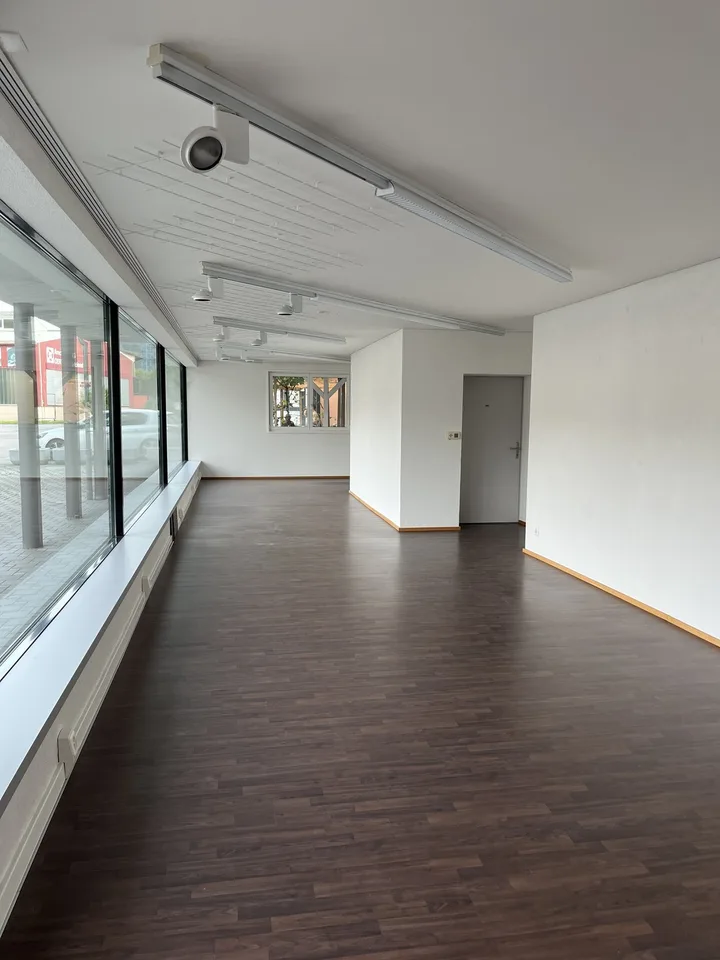 Top Gewerbefläche im Zentrum – 130 m² mit Schaufenster & Parkplätzen