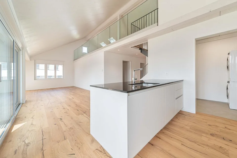 Exklusive 4.5 Zimmer-Galeriewohnung mit grosser Loggia