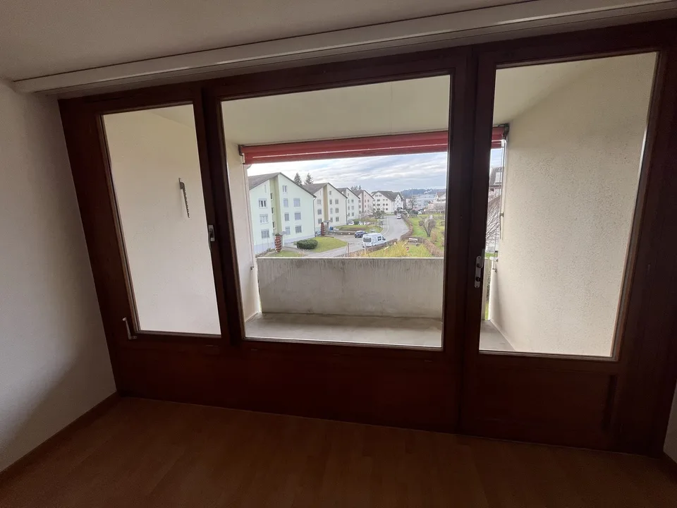 Die ideale Single-Wohnung. Grosszügiger Grundriss mit Balkon & Lift