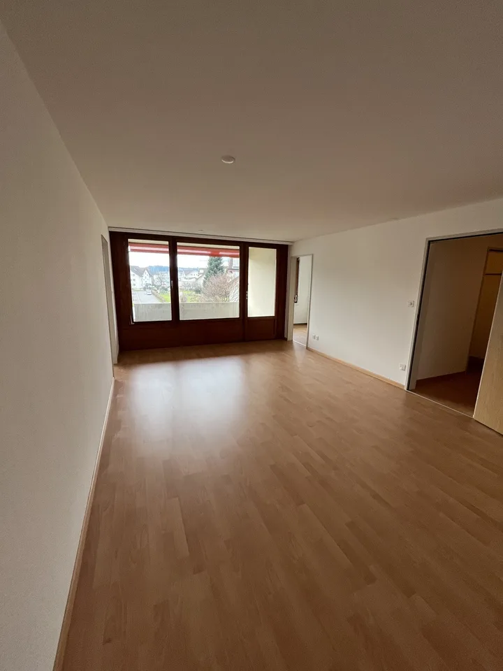Die ideale Single-Wohnung. Grosszügiger Grundriss mit Balkon & Lift