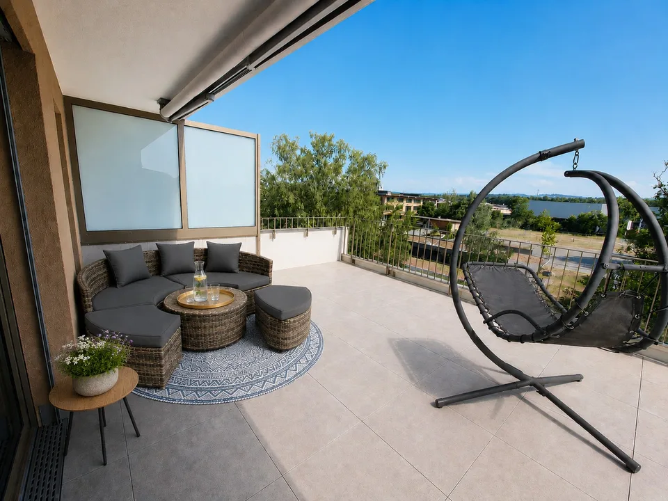 Helle Attika-Wohnung mit riesen Balkon