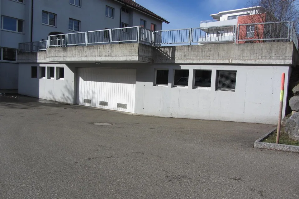 Einstellplatz an der Tannenbergstrasse zu vermieten