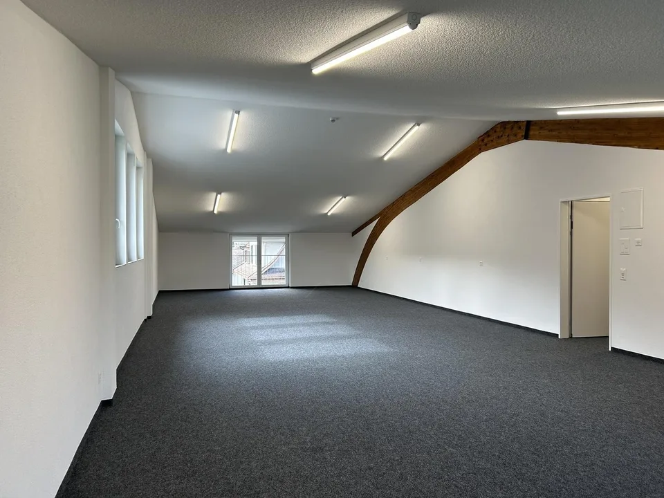 "Modernes und zentralgelegenes Büro für Ihr Business"