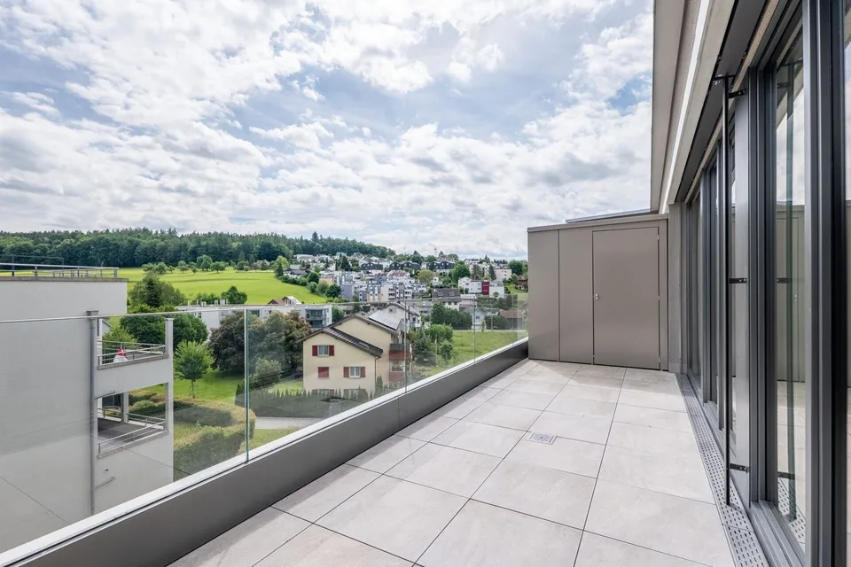 Attika-Erstbezug in Wil SG. Licht, Raum und zwei Terrassen auf höchstem Niveau